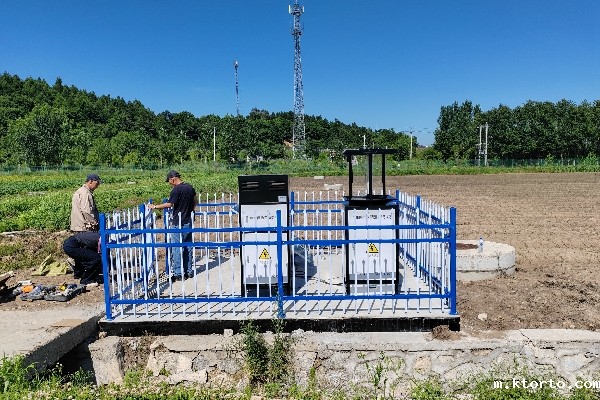 智慧虫情监测系统现场安装图片2